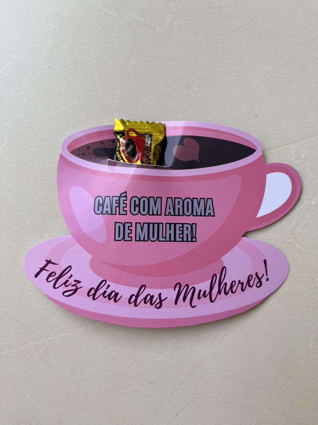 CARTÃO XÍCARA ROSA CAFÉ - DIA DAS MULHERES